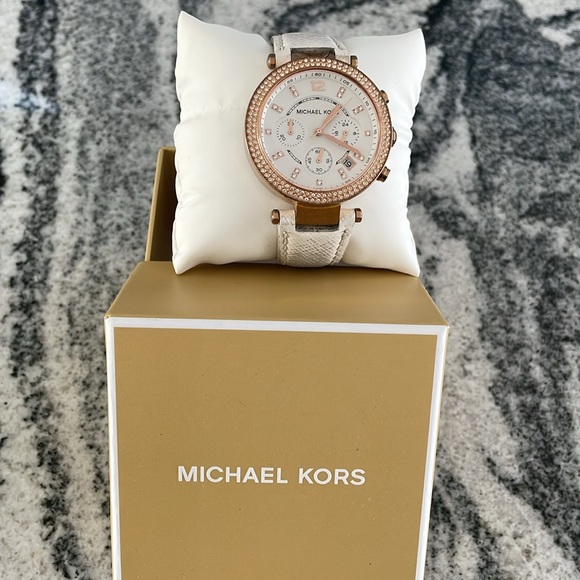 Michael Kors Parker Women’s Watch with leather band rose gold - Picture 2 of 10